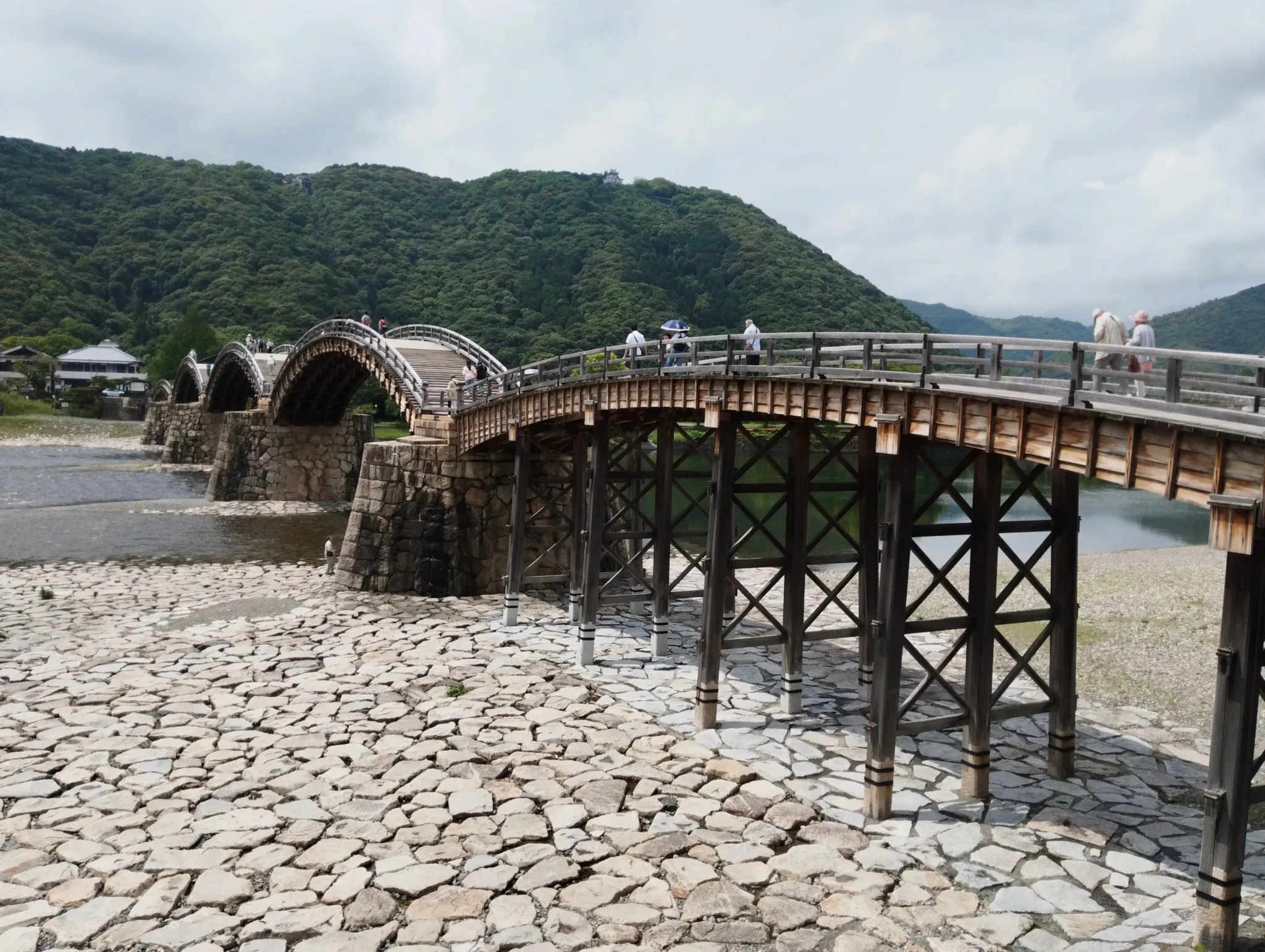 河川敷から見た錦帯橋