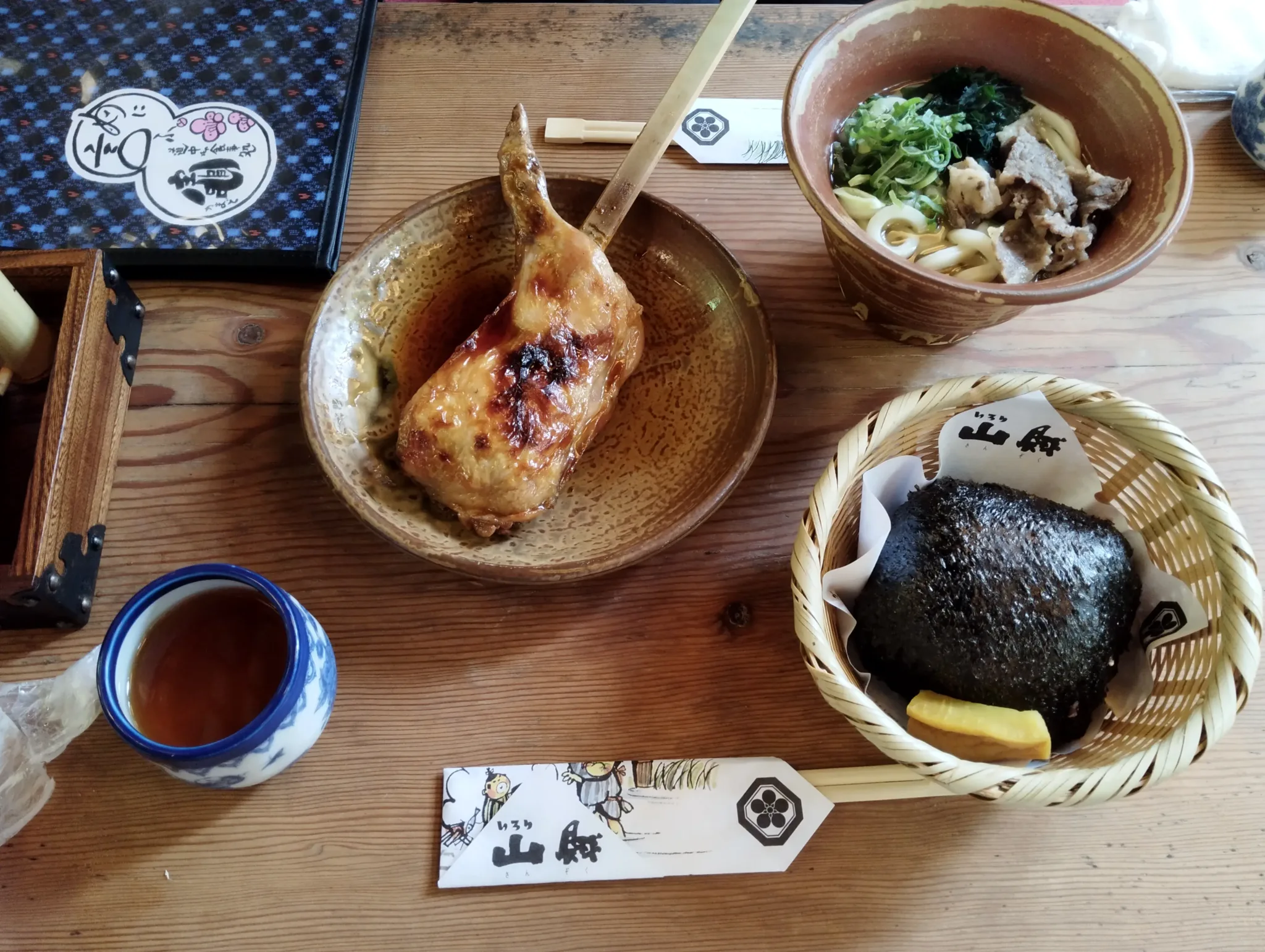 いろり山賊で注文した山賊焼き、山賊おむすび、山賊うどん
