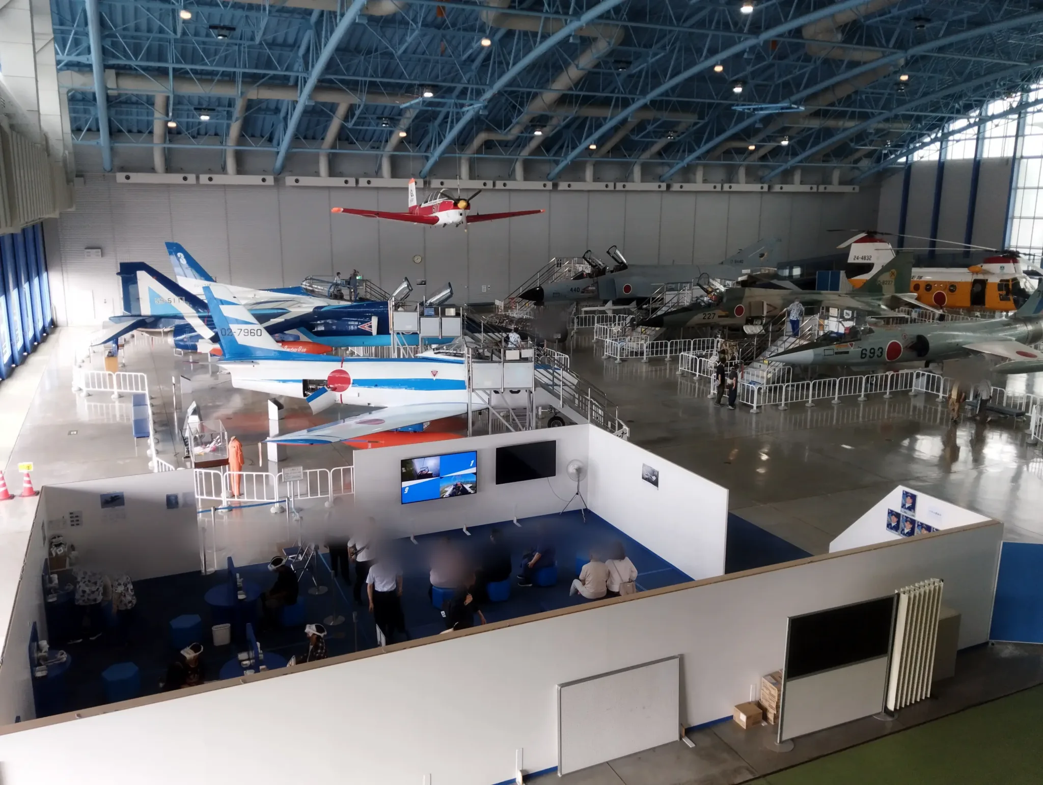 エアーパーク格納庫に並ぶ実物の航空機