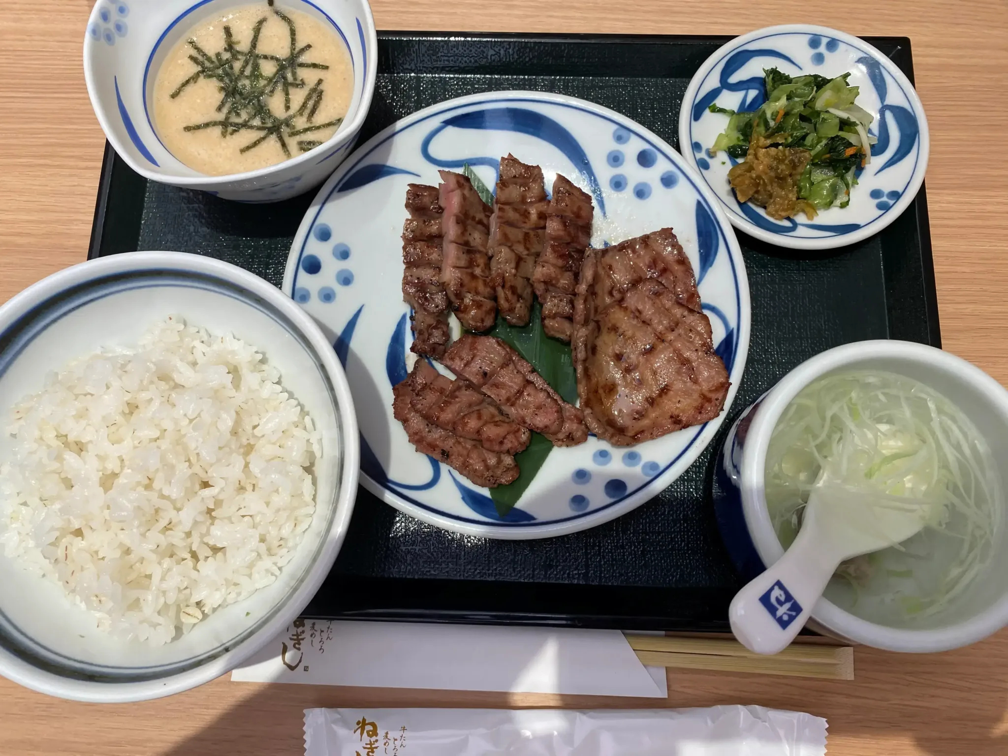 東京駅周辺のねぎしで食べた牛たん定食